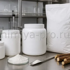 Белый кремовый порошок дикалия глицирризината в банках HDPE на лабораторном столе, косметический ингредиент