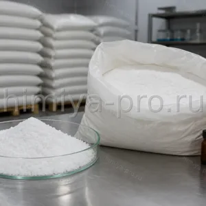 Белый кристаллический порошок лактобионовой кислоты в мешке 25 кг на столе косметического производства