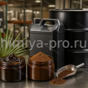 Коричневая паста и порошок экстракта со пальметто в банках рядом с промышленной канистрой на складе нутрицевтики.
