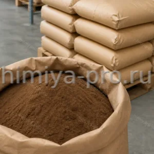 Коричневый порошок экстракта худии гордонии в открытом крафт-мешке на складе нутрицевтического сырья