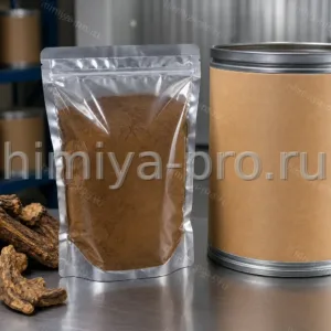 Коричневый порошок экстракта левзеи с экдистероном в вакуумном пакете и барабане на складе