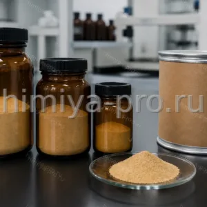 Бежевый порошок изолята EGCG в янтарных лабораторных банках и барабане для капсул и стандартов