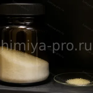 Белый с желтизной гигроскопичный порошок йодида лития в тёмной стеклянной банке, реагент для органического синтеза