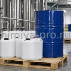Ледяная уксусная кислота фармакопейного качества в канистрах HDPE и бочке на паллете склада GMP-производства.
