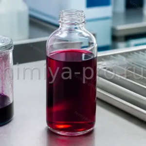 Тёмно-красный водный раствор кислого фуксина 60% в реактивной бутыли для гистологической микроскопии срезов.