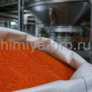Оранжевые гранулы железоокисного пигмента в биг-бэге для дозирования сухих смесей на линии