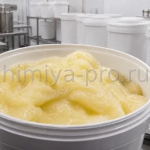 Желтовато-белая мазеобразная масса ланолина безводного в промышленной канистре, эмолент для кремов и аптечных мазей