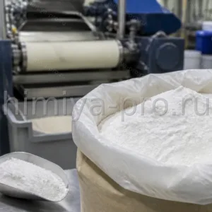 Тонкодисперсный порошок алюминия стеарата в открытом мешке на участке масляных лакокрасочных составов