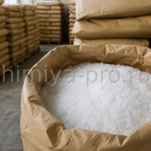 Белые восковые хлопья стеариновой кислоты в крафт-мешке 25 кг на складе косметического и резинового сырья