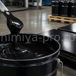 Открытое промышленное ведро чёрной колеровочной PU-пасты 1902/300 с глянцевой пастой на лопасти смесителя.