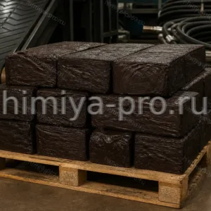 Тёмные брикеты бутадиен-нитрильного каучука БНКС-28АН на паллете для чёрных маслостойких РТИ и рукавов