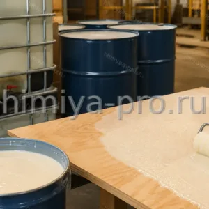Желтовато-белая дисперсия ПВАД ДЭ50/10С на фанере и в IBC — связующее для строительства и деревообработки
