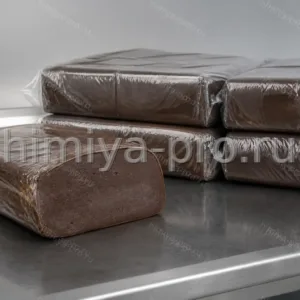 Брикеты маслонаполненного каучука SSBR-2560 TDAE марки AA с пластичностью 0,54 на столе контроля