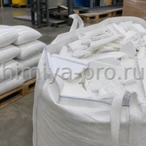 Вторичный вспененный полистирол: плиты, обрезки и крошка в открытом биг-бэге и мешках 25 кг на складе