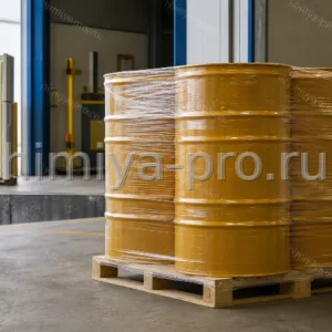 Паллеты со стальными бочками компонента А Сибуфом Х/529 на складе для сборки холодильного оборудования