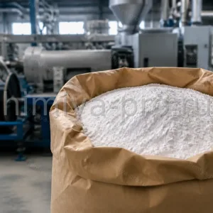 Мешок белого порошка окиси сурьмы III на фоне кабельного и пластмассового производства огнезащитных добавок