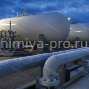 Сжиженный изобутилен в горизонтальных газгольдерах на складе СУГ — сырьё для ПИБ, бутилкаучука и МТБЭ.