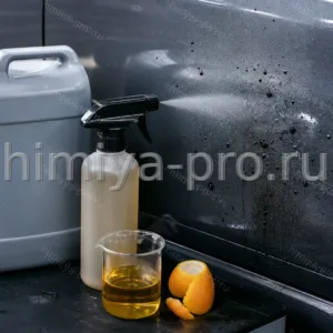 Терпеновый очиститель битума на холодном кузове: чёрные пятна гудрона размягчают перед смывом высоким давлением